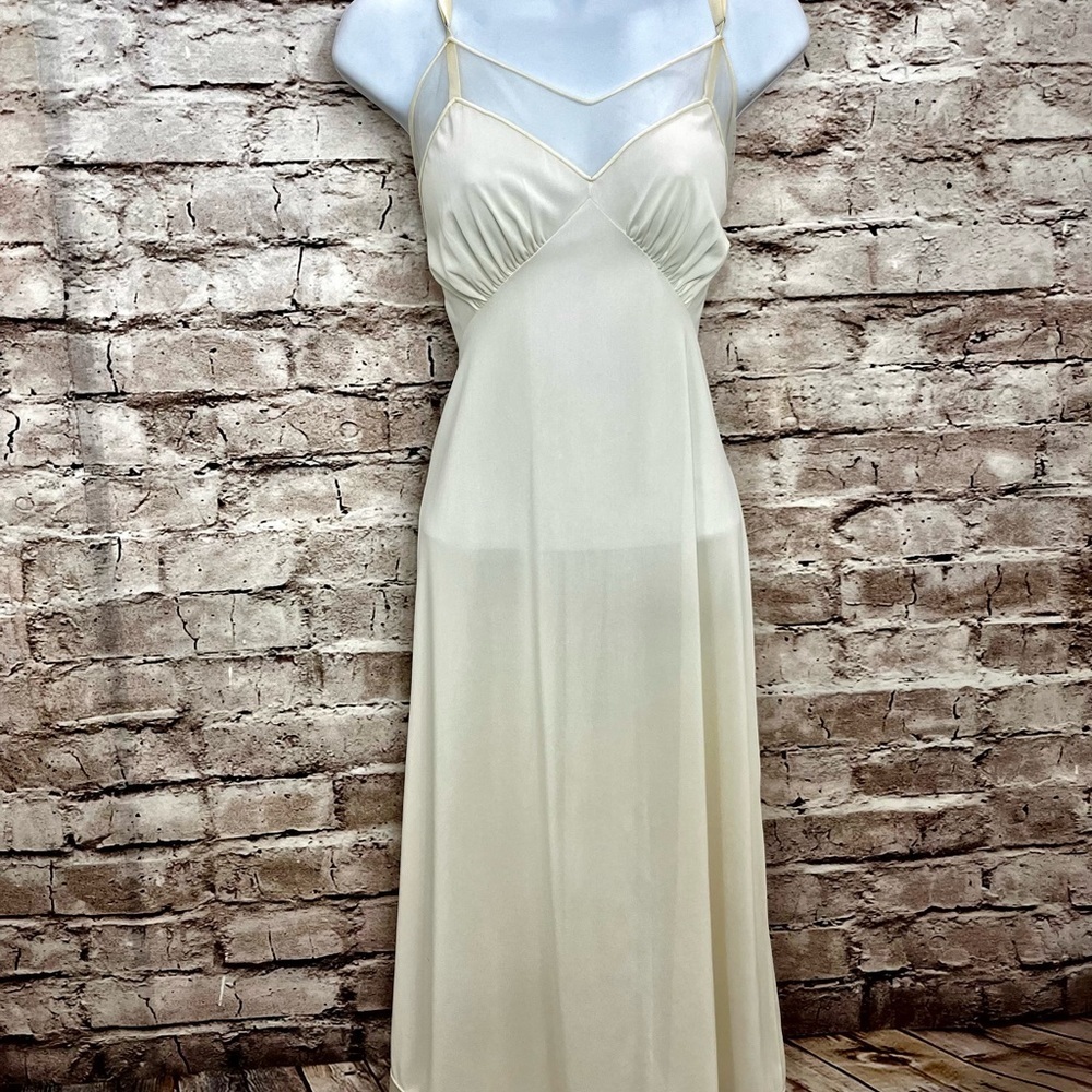 vintage 70s Vanity Fair  full length sheer and flowing nightgown, Ivory …